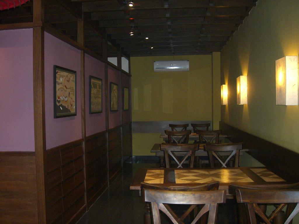 一階テーブル席北