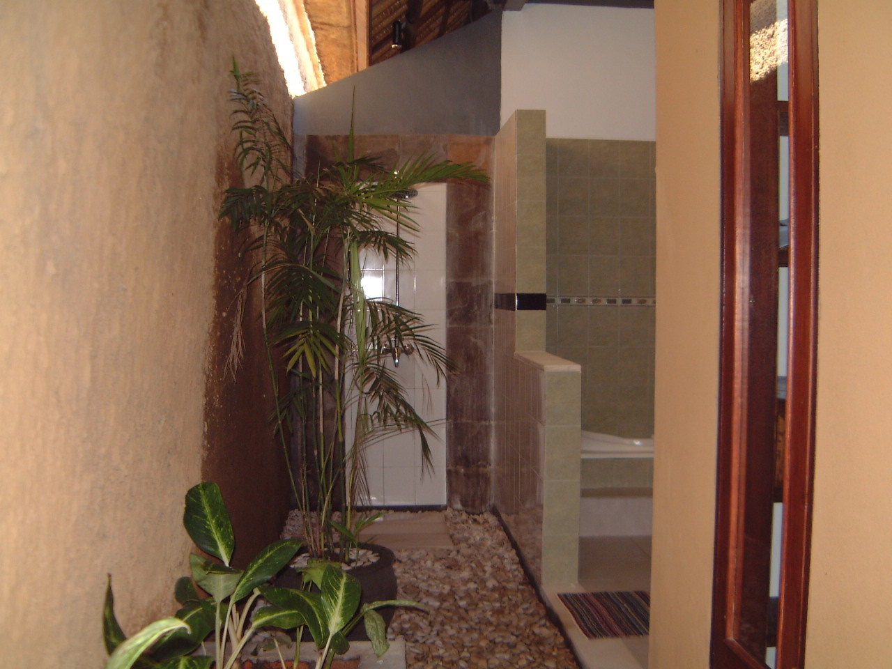 半露天のバス・シャワー